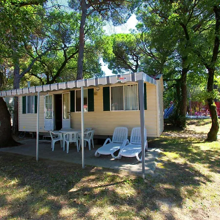 Chalet With Terrace Near The Sea 샬레 *